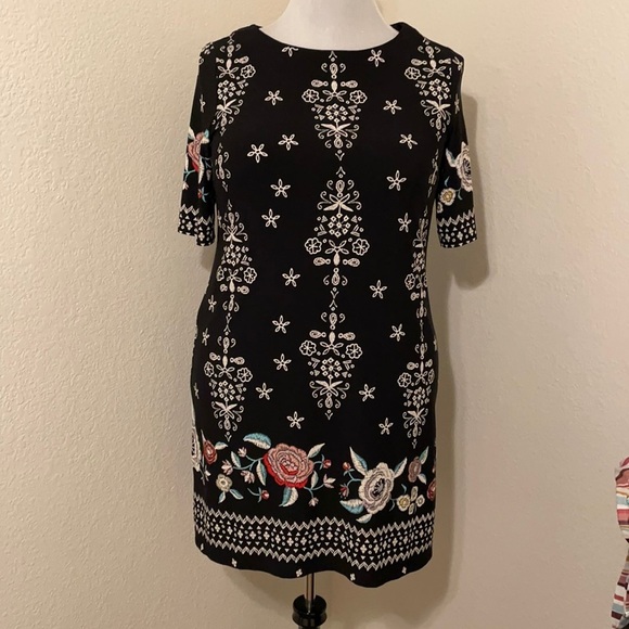 R&K Dresses & Skirts - R&K Women’s Patterned Shift Dress-Black-Size 18